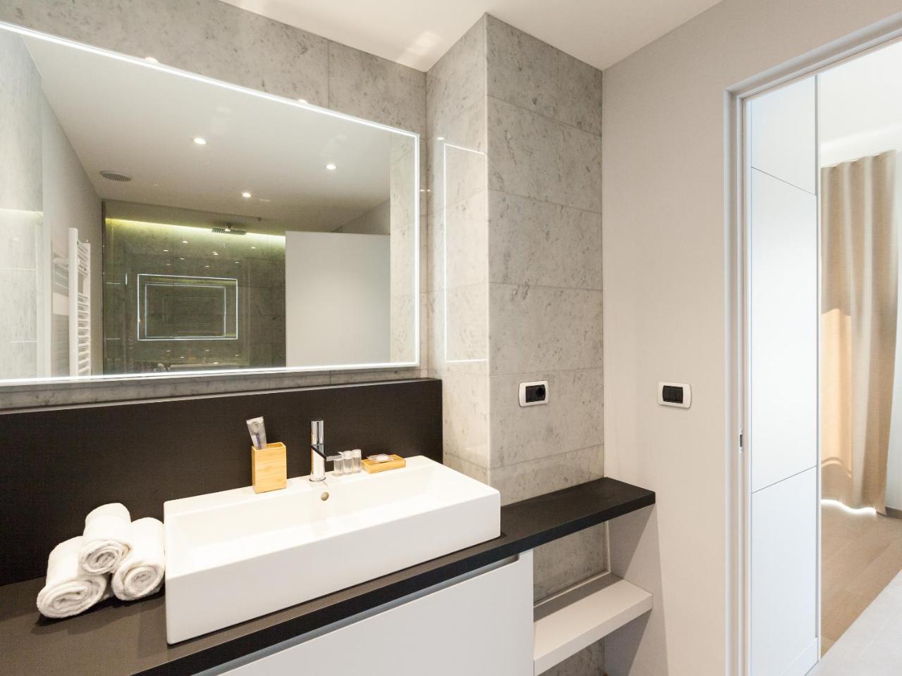 Easyhomes-Duomo Suites & Apartments Milan Bagian luar foto