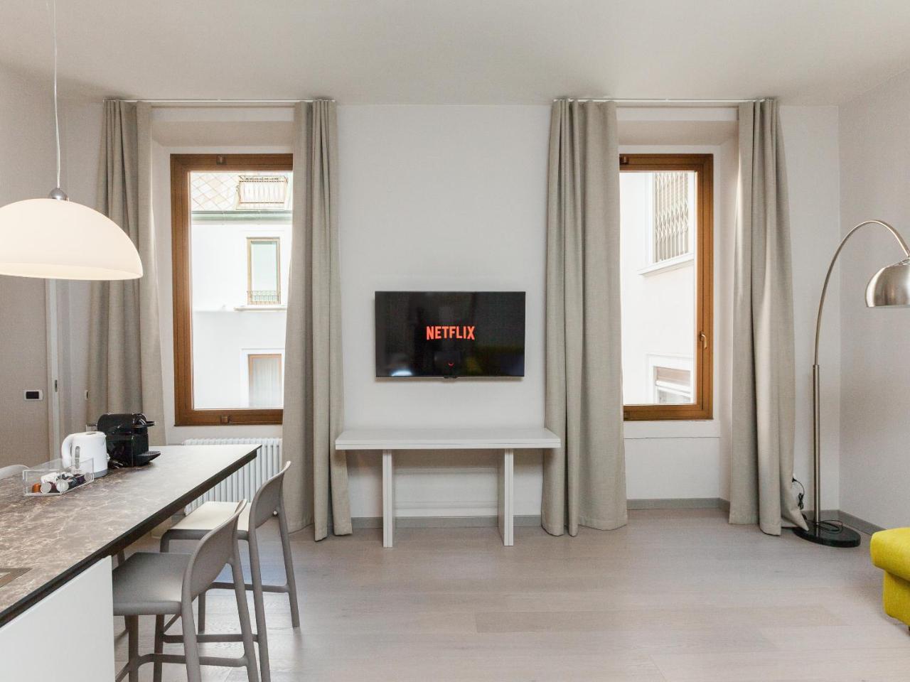 Easyhomes-Duomo Suites & Apartments Milan Bagian luar foto