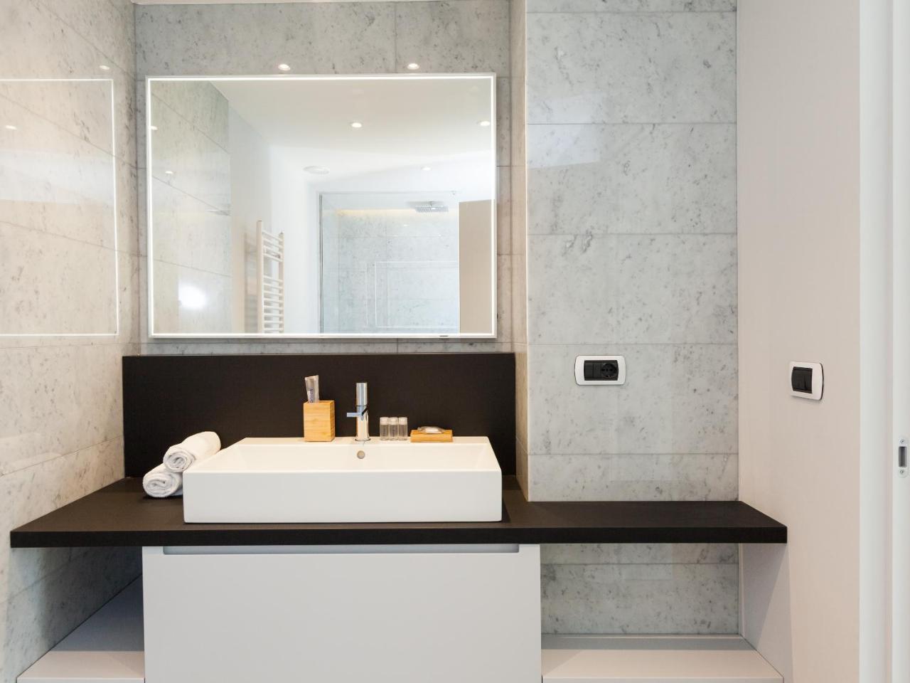 Easyhomes-Duomo Suites & Apartments Milan Bagian luar foto