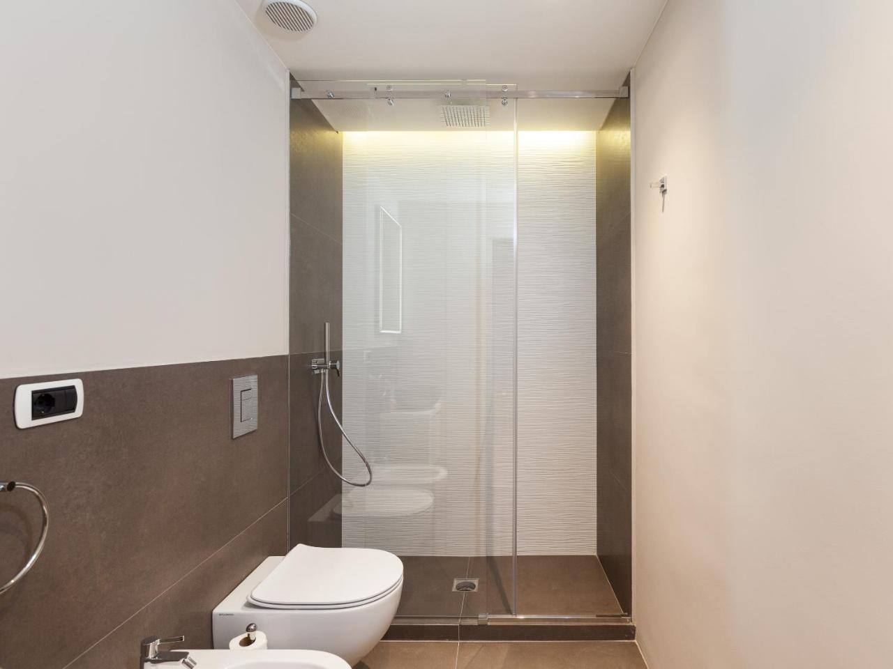 Easyhomes-Duomo Suites & Apartments Milan Bagian luar foto