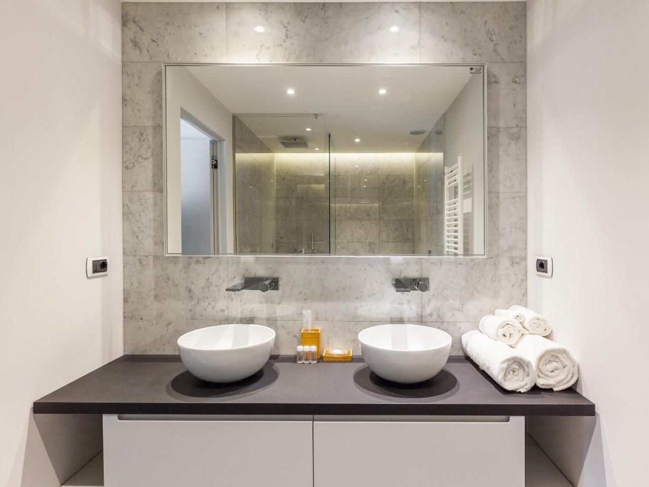 Easyhomes-Duomo Suites & Apartments Milan Bagian luar foto