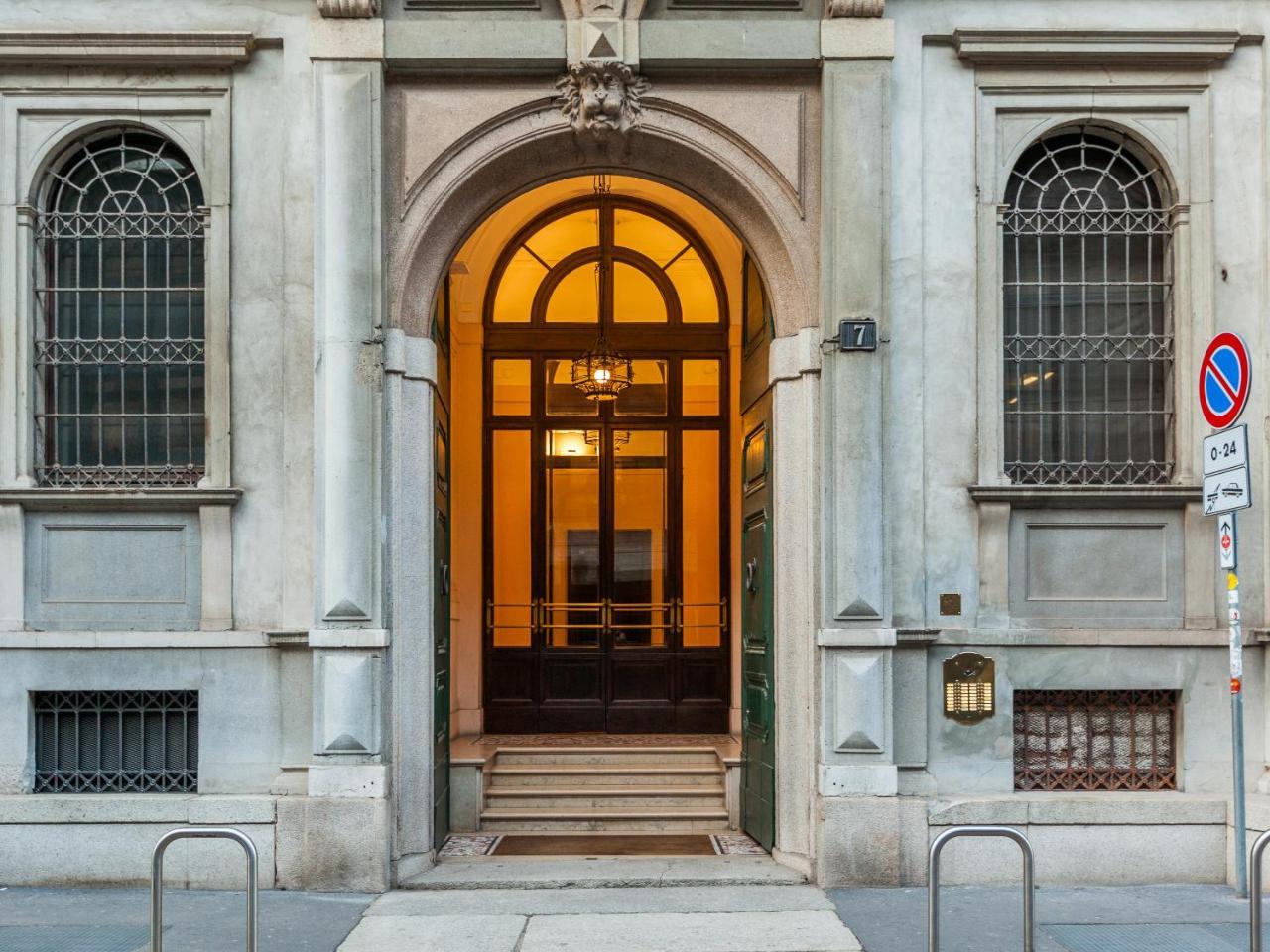 Easyhomes-Duomo Suites & Apartments Milan Bagian luar foto