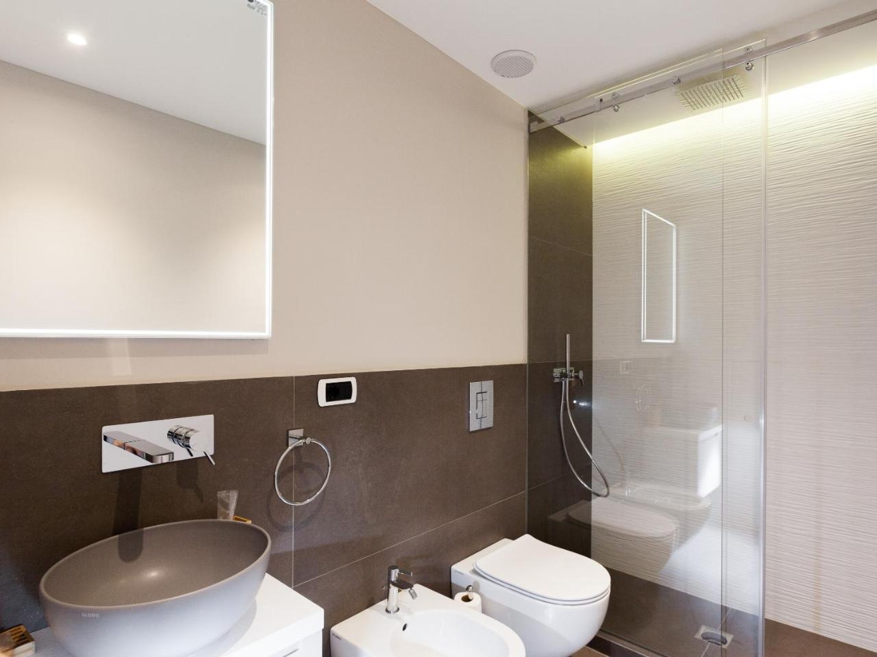 Easyhomes-Duomo Suites & Apartments Milan Bagian luar foto
